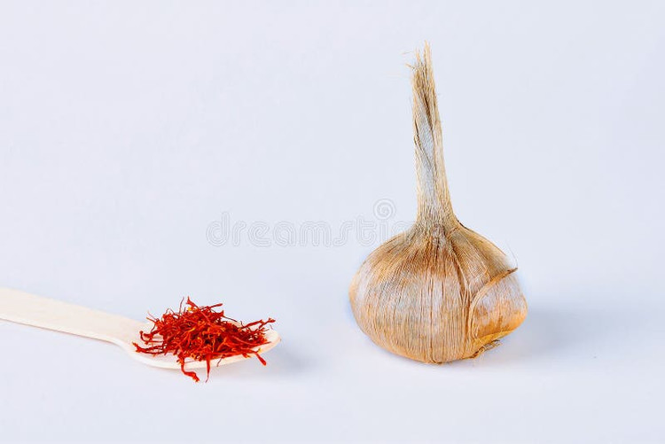 پیاز زعفران درشت طلای سرخ قائنات (بدون خاک و قارچ)